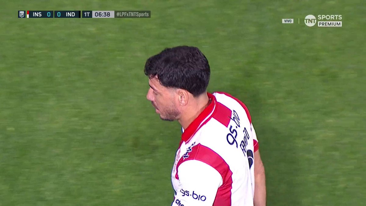 Es una vergüenza que Luis Lobo Medina siga dirigiendo en el fútbol argentino. Planchazo de roja a Zabala y nada. Ningún llamado del VAR. Nada de nada.