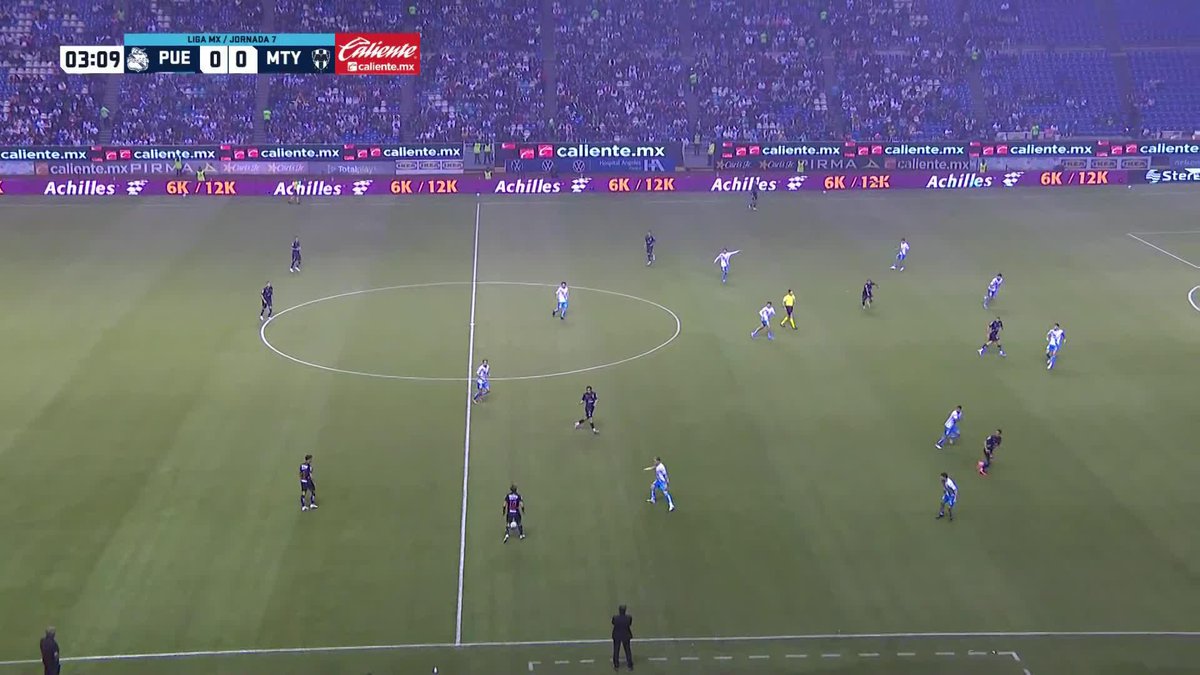 Emiliano Gómez corrió 80m con el balón pegado al pie, se llevó a Sergio Ramos, eliminó a Héctor Moreno y asistió para Ricardo Marín quien definió sublime. GOLAZO del Puebla.