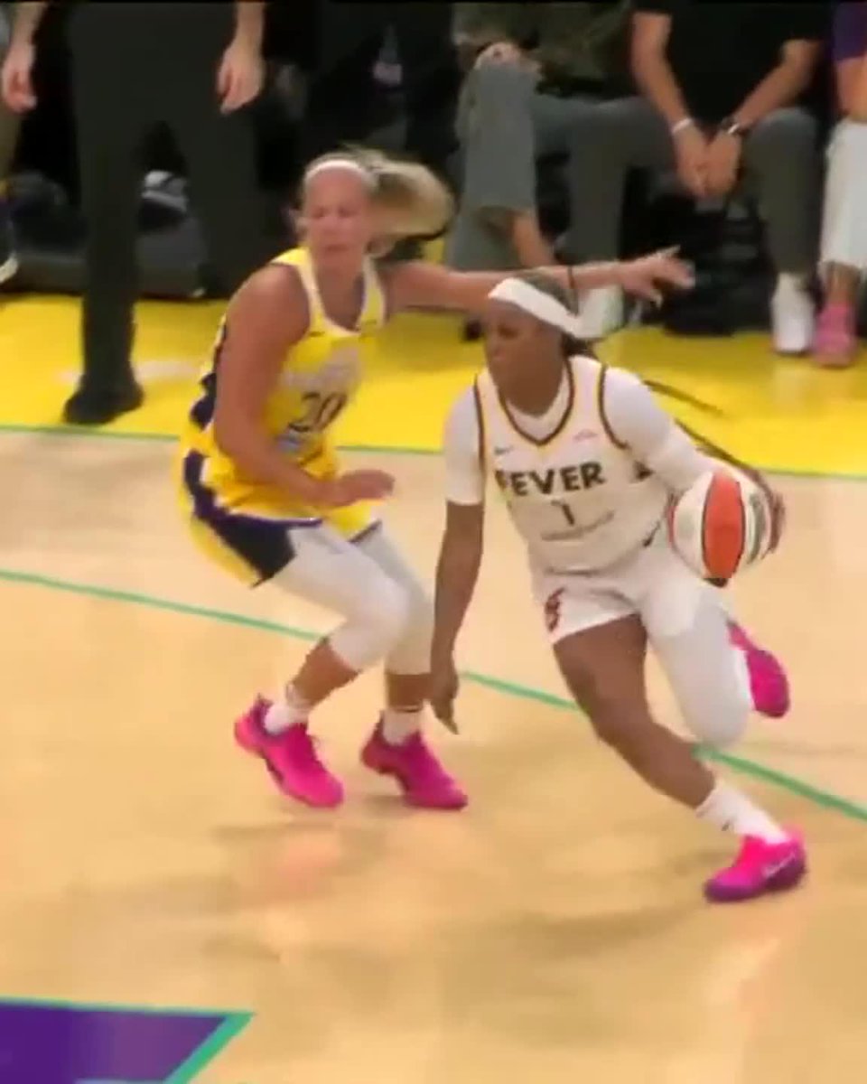 Odyssey Sims called game 😤 Back-to-back buckets for the Fever dub over the Sparks!