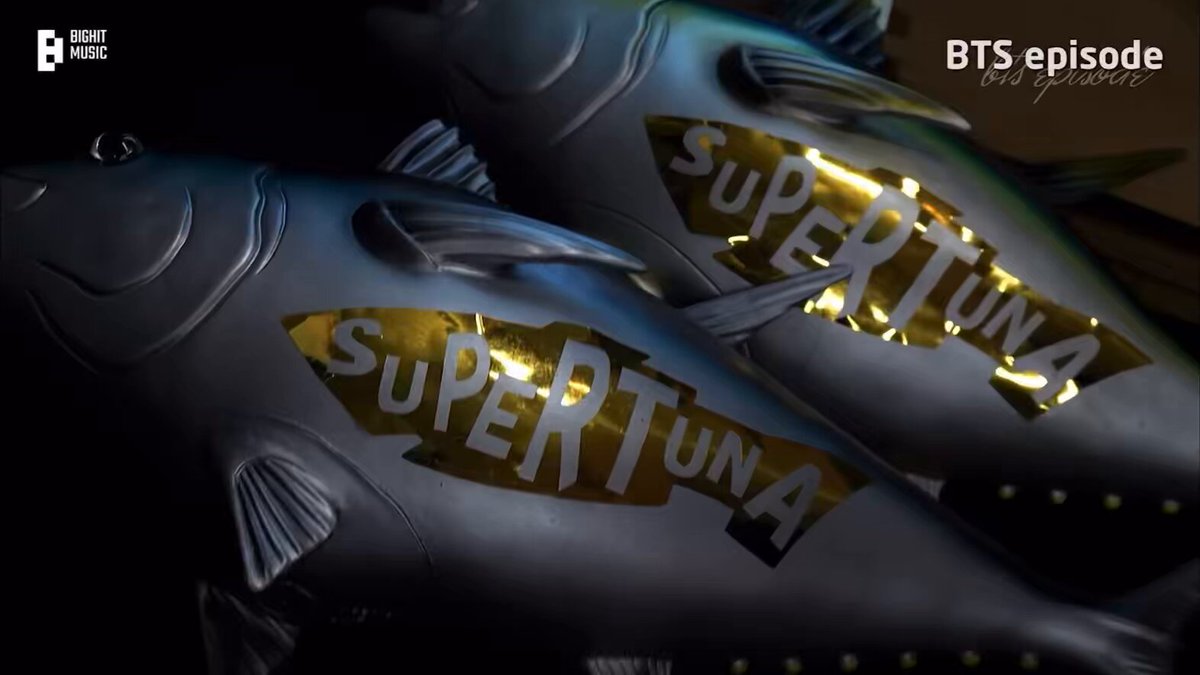 Banner: “This is the tuna Jin caught a couple of days ago. Come try it!” 🐹 Is this my tuna? 🐹 *Takes photos of tuna sushi and hwe* 🐹 I finally caught it! 🐹 A big tuna