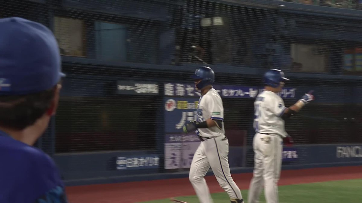 まだまだこの試合はわからない‼️ #蝦名達夫 選手の打球はベイスターズファンの大声援に乗ってライトスタンドへ🌈 第5号2ランホームランで再び振り出しに🎆 8回裏 DB 5 - 5 D #横浜奪首 #baystars