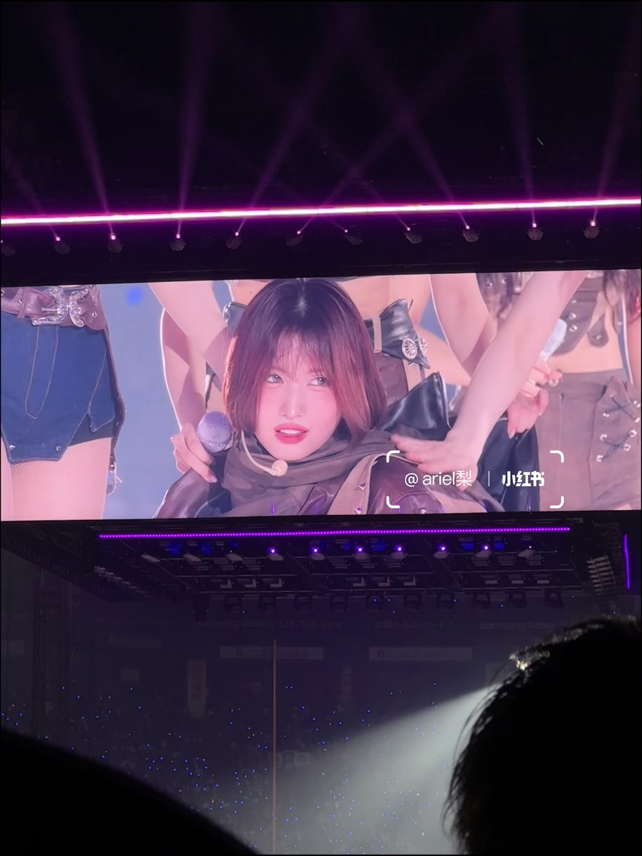 All the girls covering Momo in their leather jackets in the hot weather and Nayeon saying she might be cold because of her short hair 😭