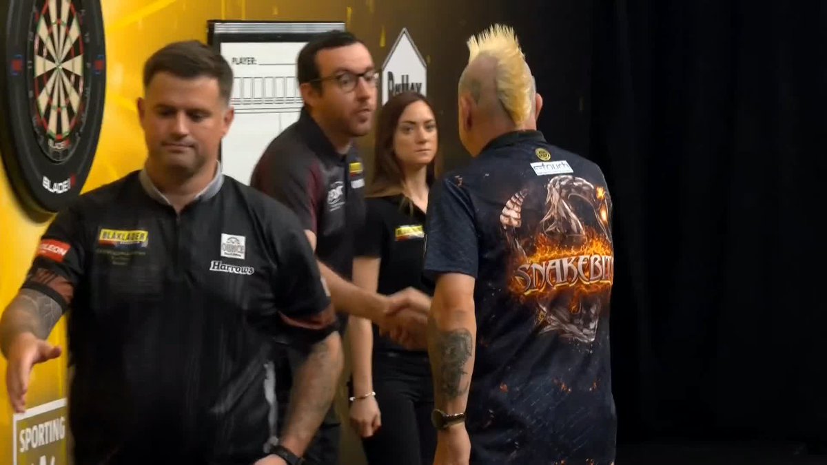 WOODY RACES THROUGH! Luke Woodhouse beats a below-par Peter Wright 6-1, with the Scotsman averaging below 75! 📺 #ET10