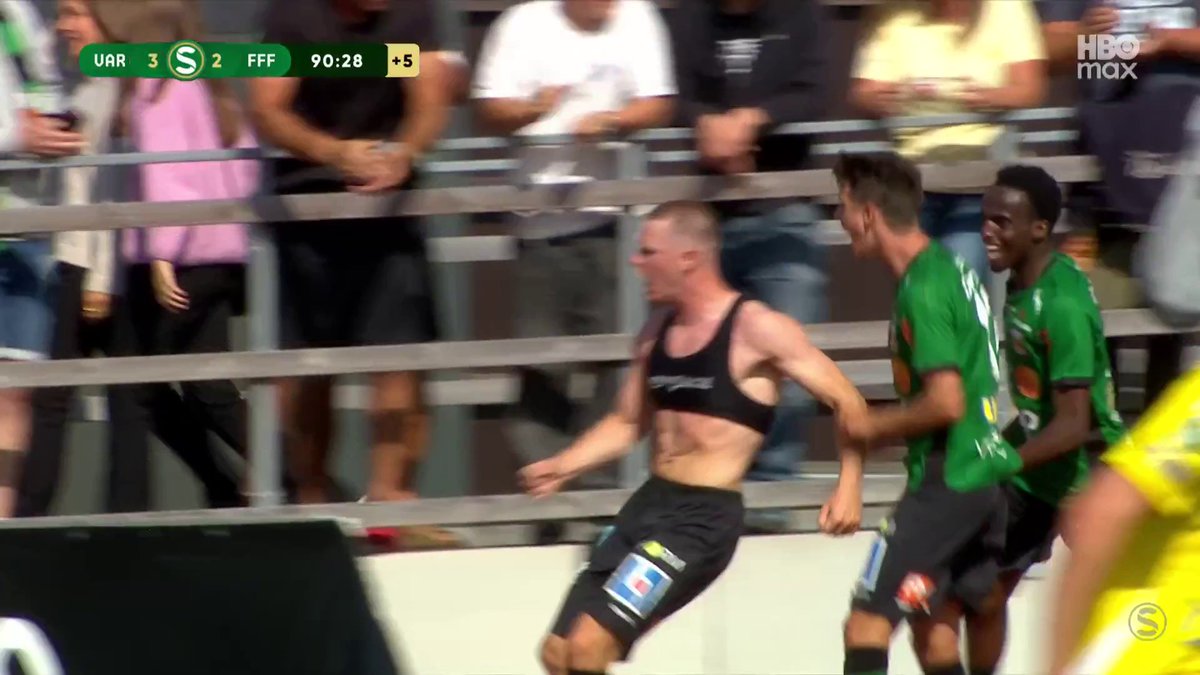 🗣 "Vi får ett avgörande!" Varbergs BoIS tar ledningen i derbyt mot Falkenberg på stopptid, Anton Liljenbäck med målet, 3-2! 👀 📲 Se matchen på HBO Max