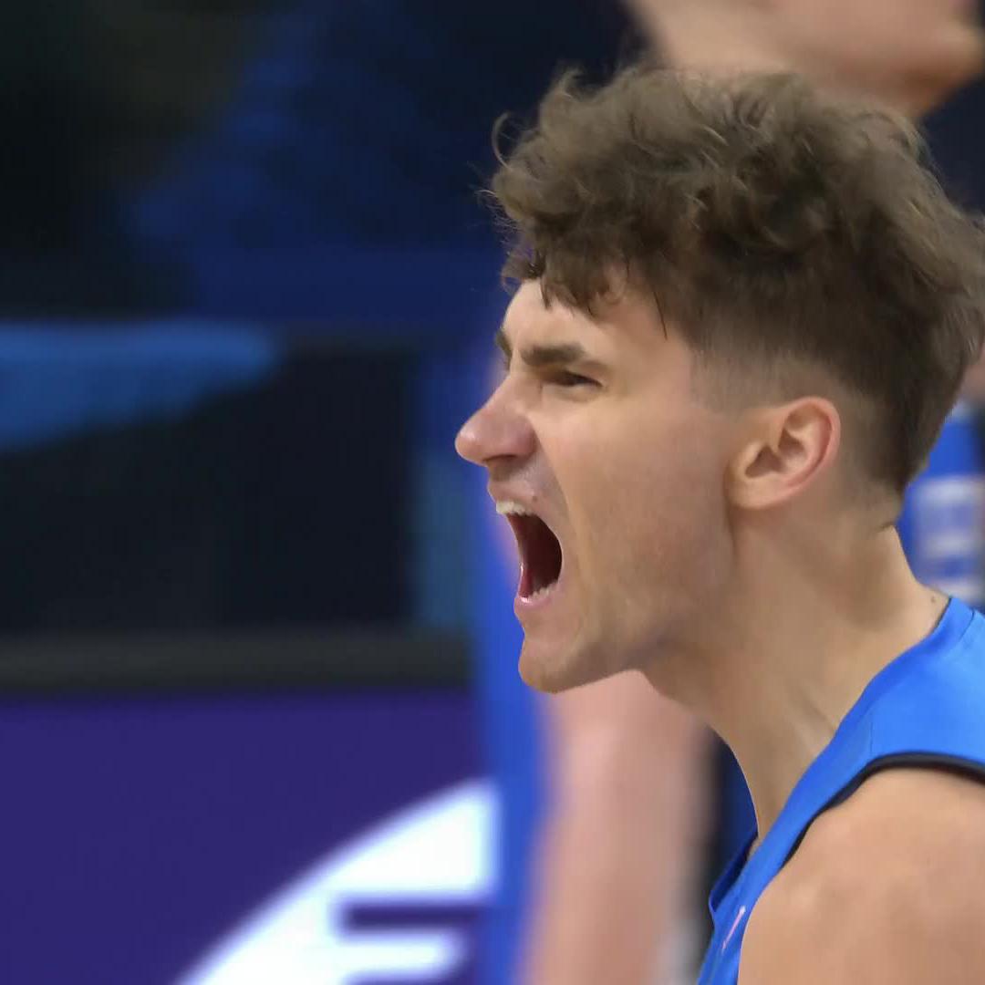 Is this Riga, or Tallinn? Estonia 🇪🇪 are getting away from Czechia to stay in the Round of 16 race! #EuroBasket