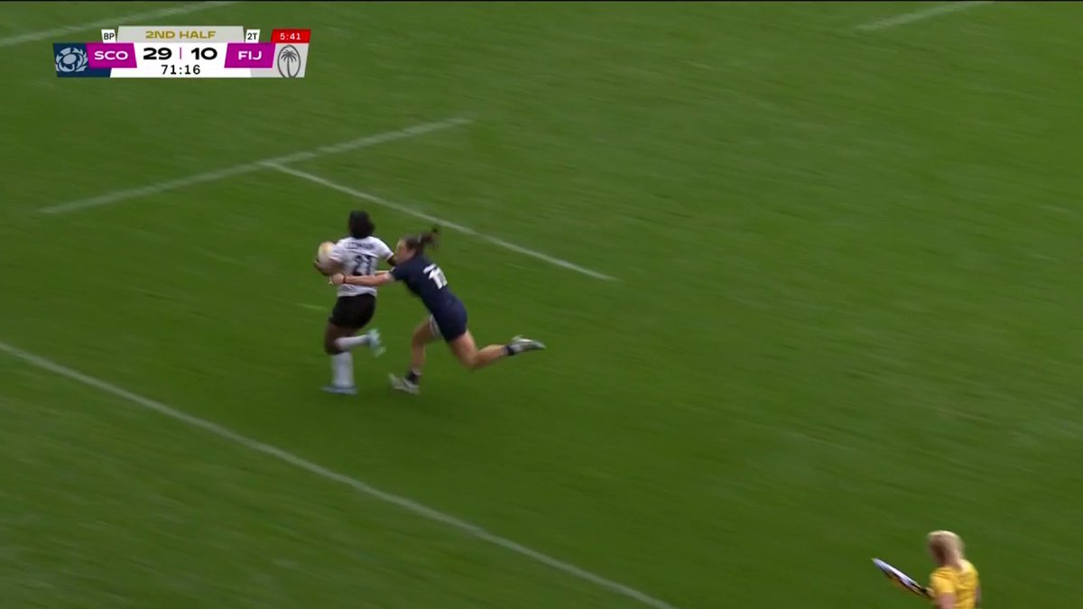 What a tackle... Fran McGhie out of nowhere! 👊