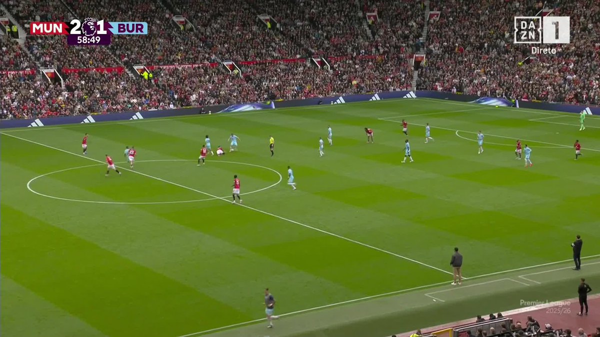 O Burnley teve um golo anulado por isto. #DAZNPremier