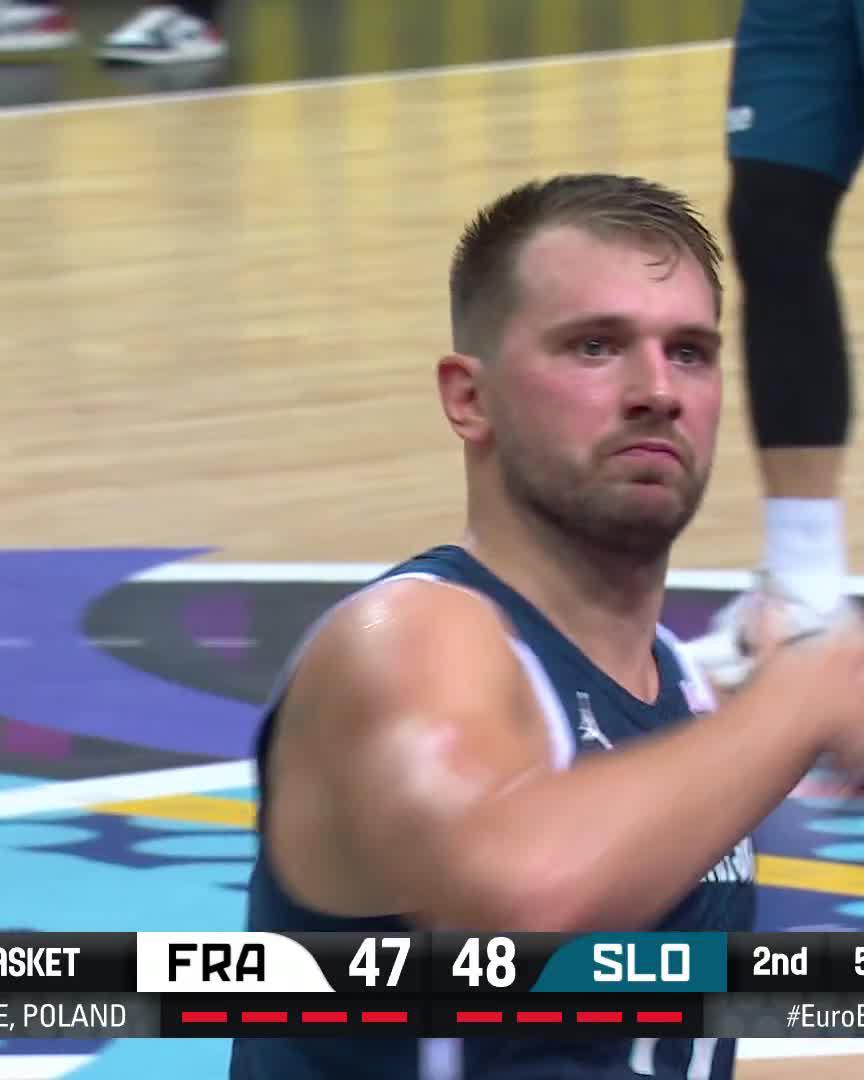 YOU'RE WATCHING A MASTER AT WORK 🤯 Luka at HT: 24 PTS, 4 REB, 6 AST in 17 mins 🔥🔥🔥 #EuroBasket