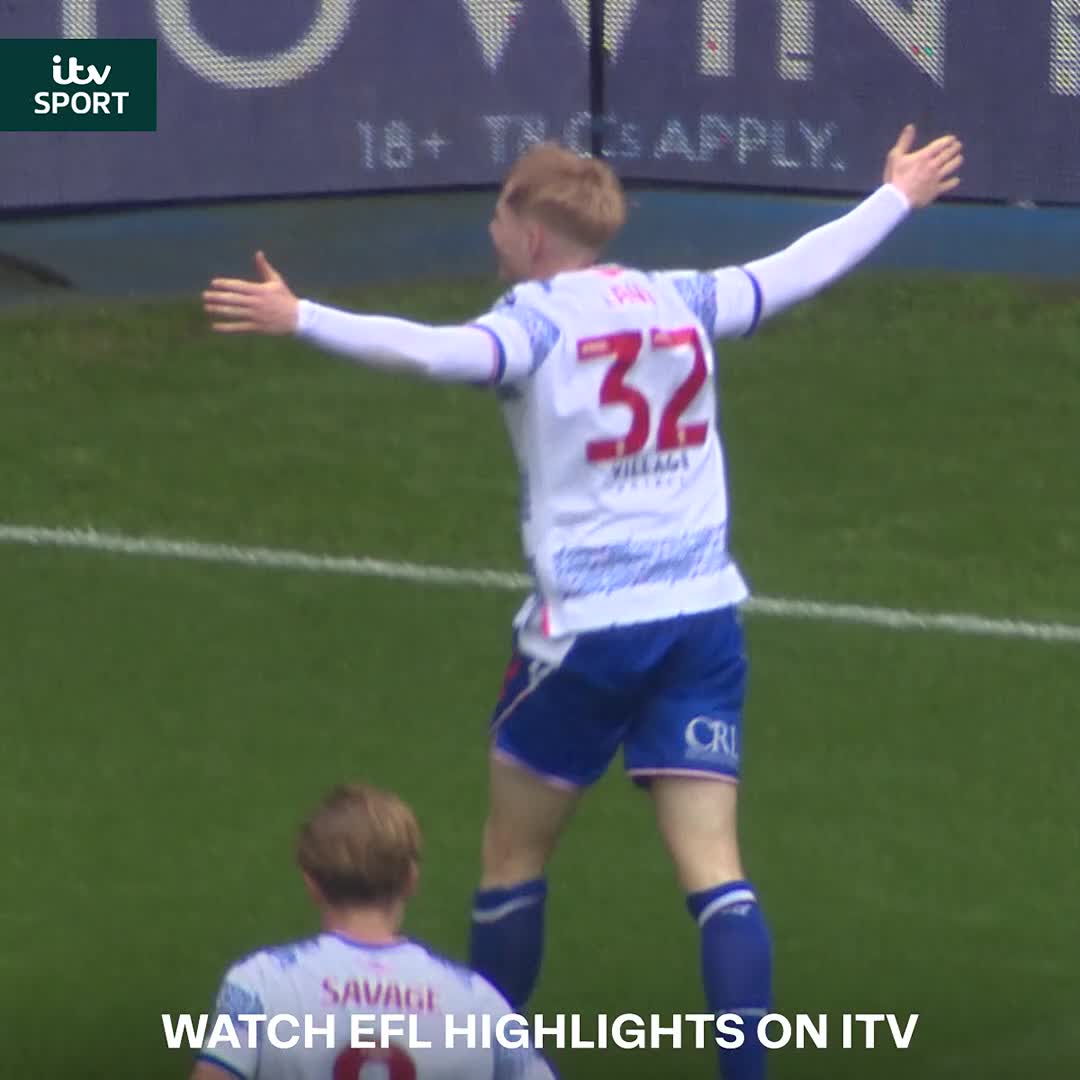 It's a 🍑 from Paddy Lane! His first-ever goal for Reading FC