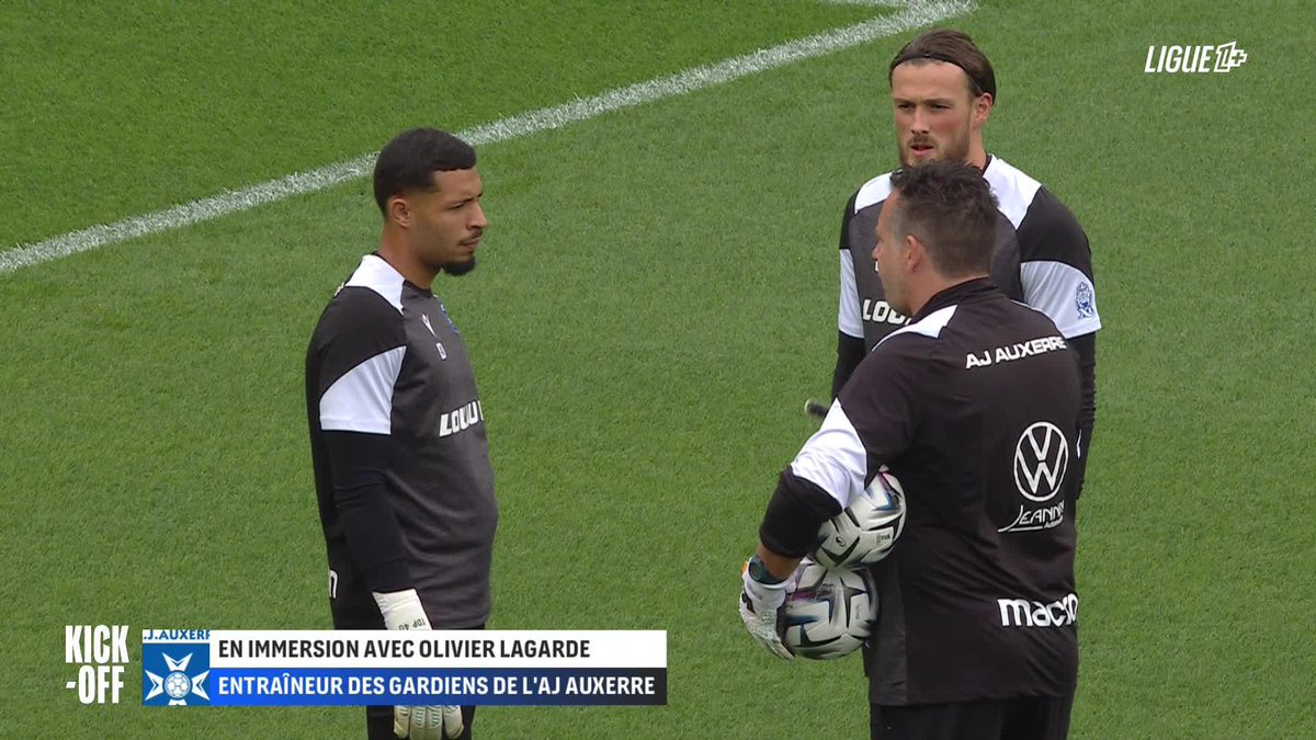 Le discours super rassurant pour son gardien d’Olivier Lagarde, entraîneur des gardiens de l’AJ Auxerre. 🥰🧤 Une bonne manière de parler à ses joueurs avant un match ! 😁 🎥 L1+