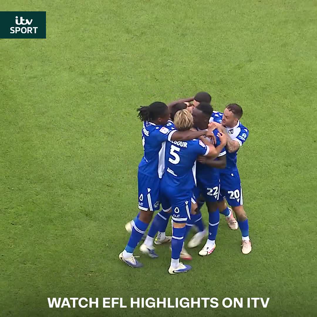 Macauley Southam-Hales take a bow 👏 The Bristol Rovers man with a stunning volley