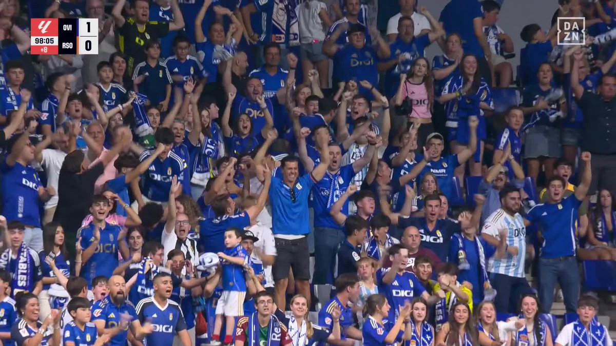 LAS CARAS, JUAN. LAS CARAS 🥹 La primera victoria del Real Oviedo en su vuelta después de 24 años después 🤩 La felicidad de su gente. Esto es impagable ❤️ #LALIGAenDAZN ⚽