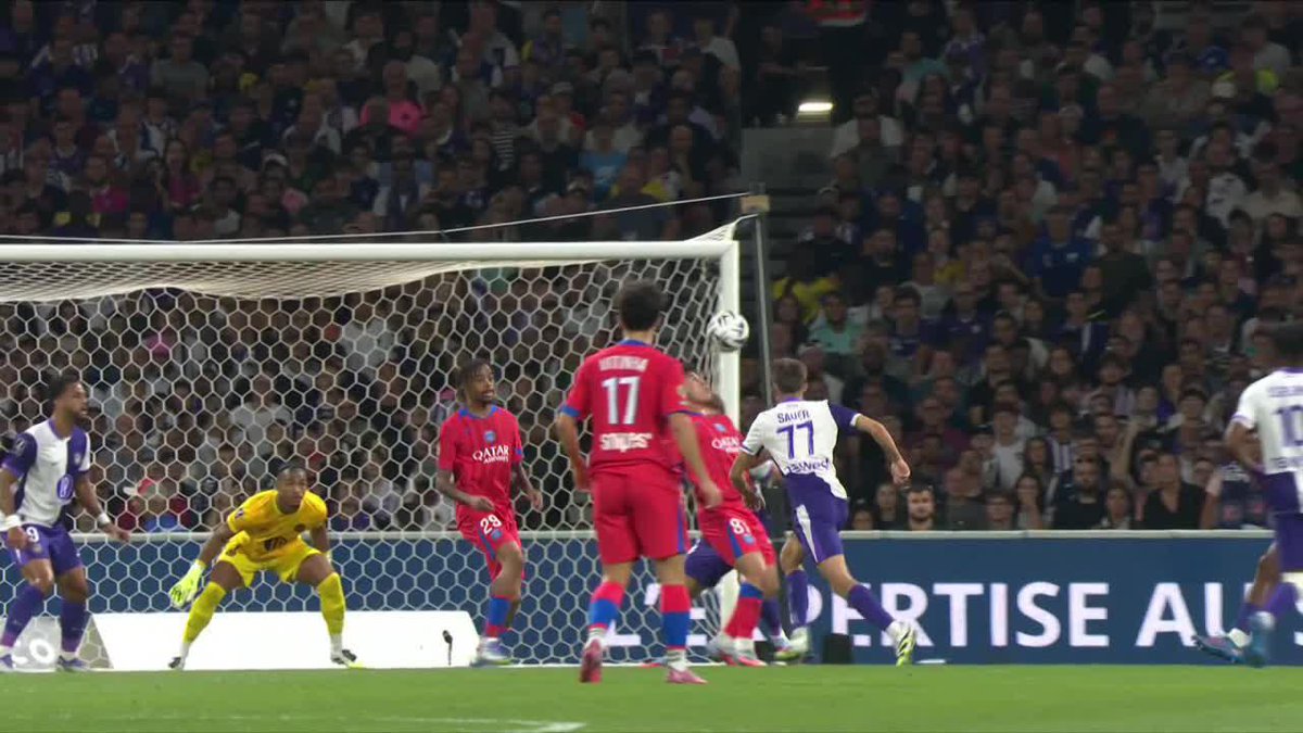 CIERREN TODO: ¡¡ES EL GOLAZO DEL FIN DE SEMANA!! La locura total que protagonizó Joao Neves para el tercero de PSG ante Toulouse: pecho y CHILENA en Francia. 📺 Mirá la #Ligue1 por #DisneyPlus Plan Premium