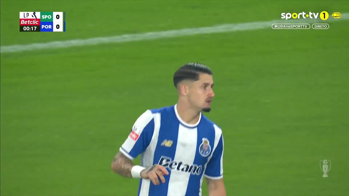 14 segundos de jogo. Se esta bola entra, era fazer estátua ao treinador, pela saída de bola trabalhada, e ao Borja