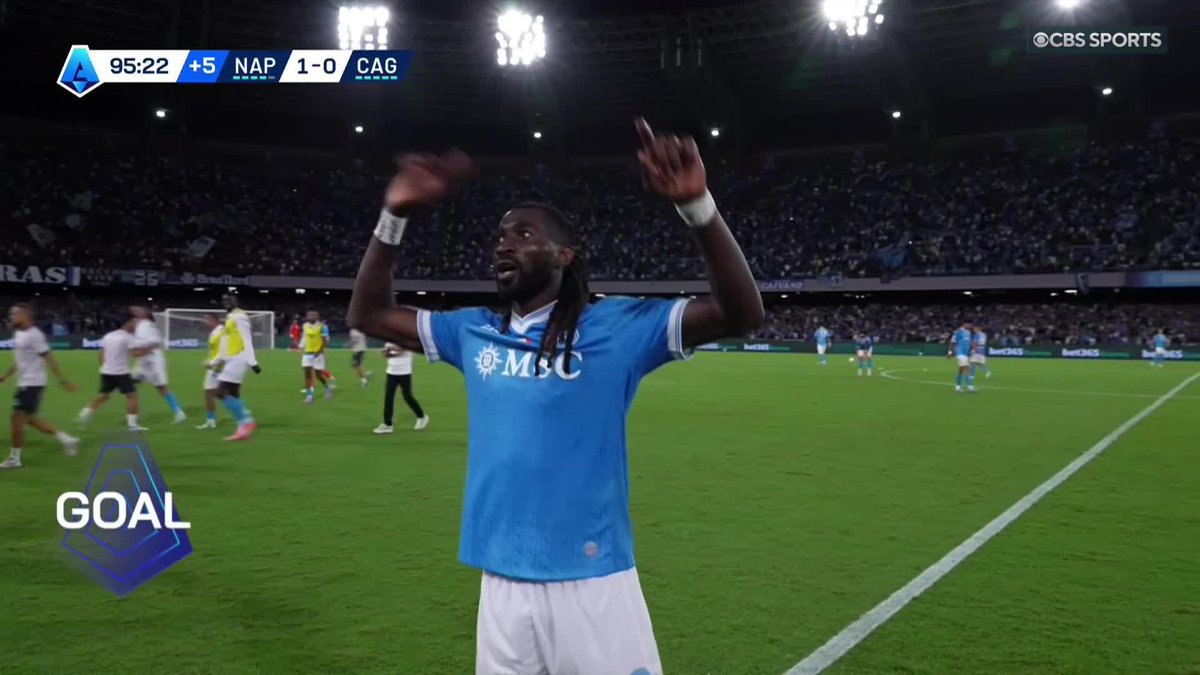 ABSOLUTE SCENES 😱 André-Frank Zambo Anguissa wins it for Napoli in the dying seconds 🔵