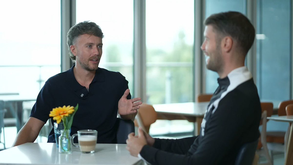 🗣️ "When I'm convinced of something, I like something, I do it!" Fabian Hurzeler discusses his love of tattoo's causing Roman Kemp to propose an offer to the Brighton manager if his side win a trophy this season.