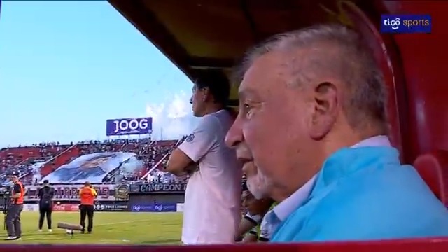 ✍🏻"A un olimpista solo lo entiende un olimpista de verdad". ⚪⚫Así fue el recibimiento a Ever Hugo Almeida en Ciudad del Este. #ClausuraAPF2025