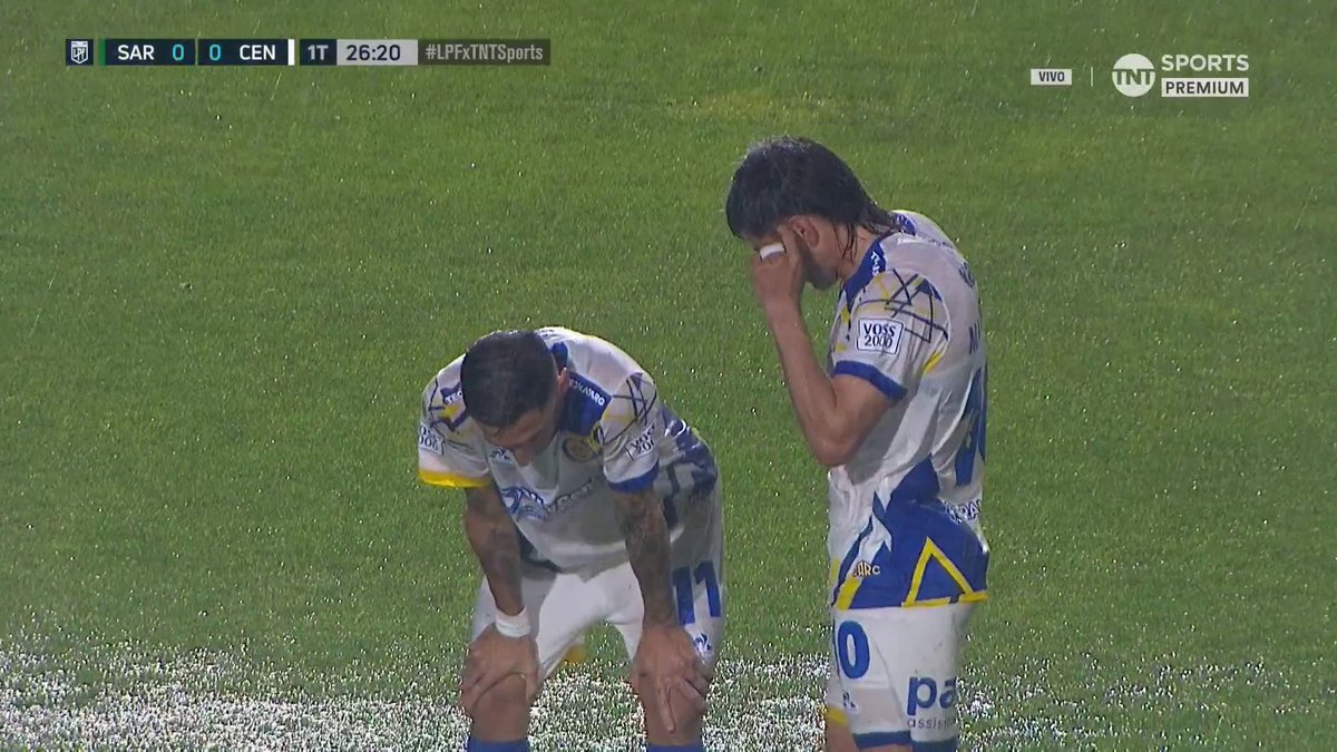 Y mientras tanto, Di María en la cancha de Sarmiento.
