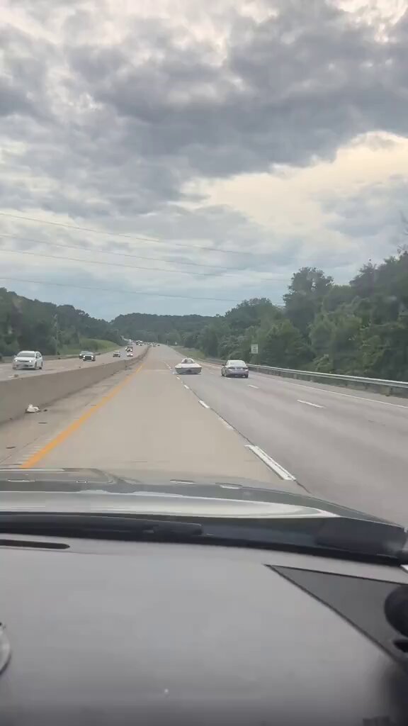 🇺🇸 UFO SPOTTED ON MISSOURI HIGHWAY... WITH ALIENS INSIDE! Basically, Missouri just unlocked the live-action version of Men in Black... minus Will Smith, plus a bunch of confused commuters. Source: inspirationallyignorant