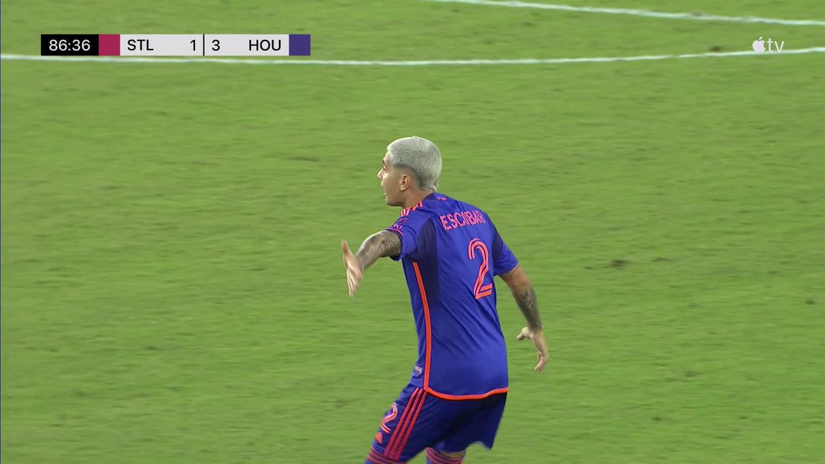 Eduard Löwen struck this one clean in St. Louis' 3-2 defeat to Houston 🤌 (via Major League Soccer)