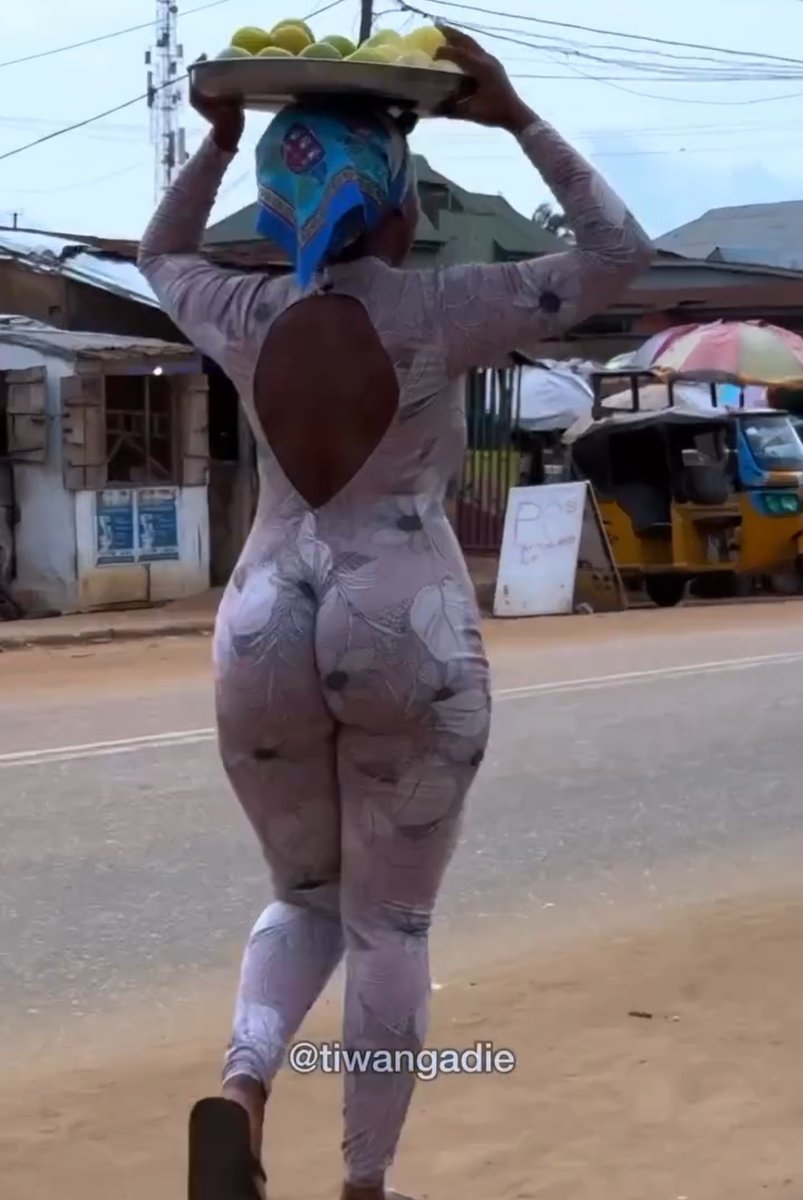 I'm sure 99% of her customers are men 🤣🤣🤣