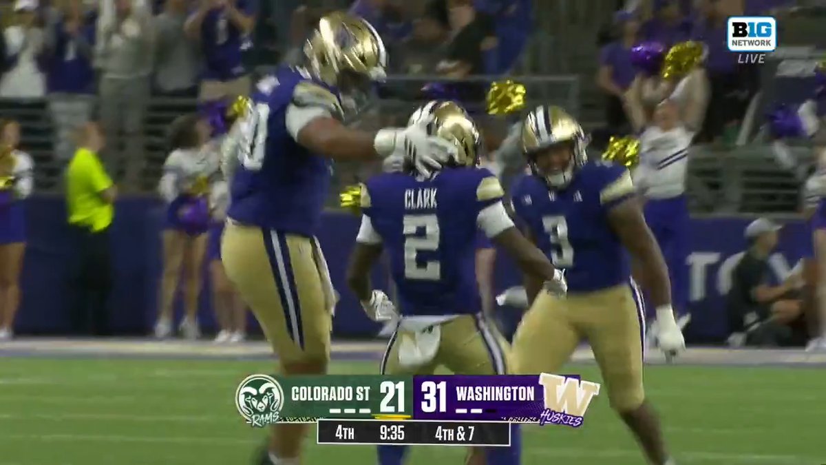I haven’t laughed this hard watching football in a long time…