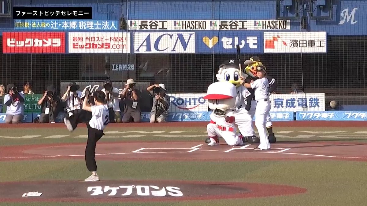 本日のファーストピッチを務めるのは #鈴木福 さん!パワプロくんが運転するリリーフカーで登場です! #chibalotte