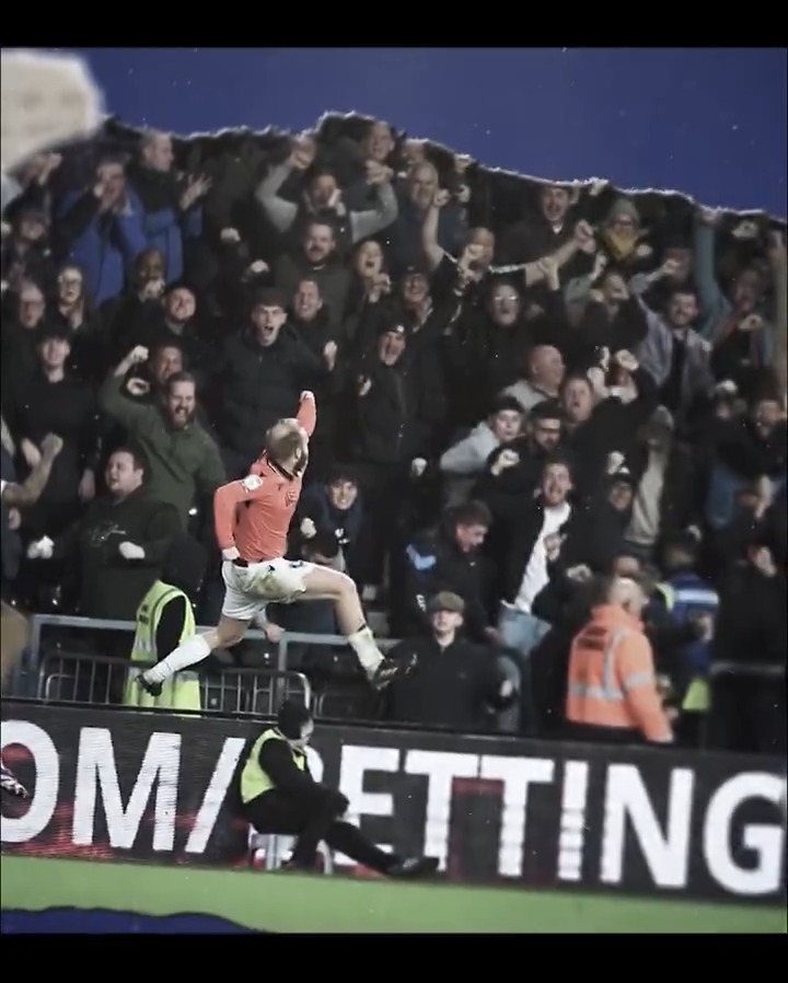 Signed for us on this day in 2015.. 🔟 years of Barry Bannan 🧙♂️
