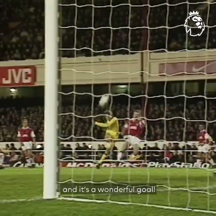 Steve McManaman with a pearler against Arsenal in 1997
