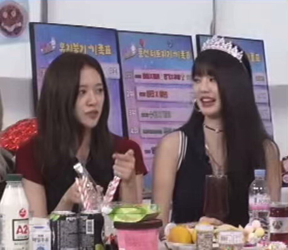 🐶*telling everyone to be quiet so leeseo can ask questions* 🐰 shall we make cherry milk 🐶 ya i told you to be quiet 🐶 *spills ice* 🐰 *ijboling* they are a mess 😭