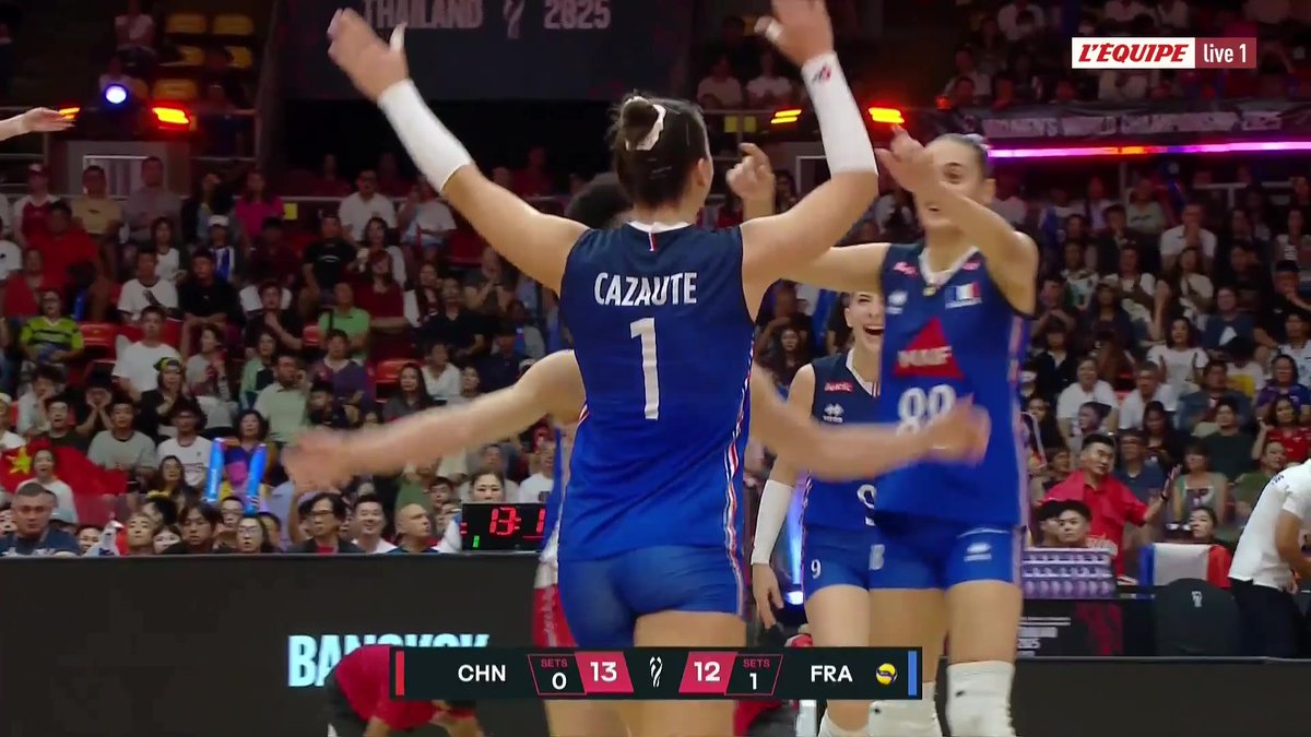 👀 Le sublime sauvetage de Cazaute face à la Chine ! Suivez le 8e de finale des Mondiaux entre la Chine et la France sur L'Equipe live : #lequipeVOLLEY