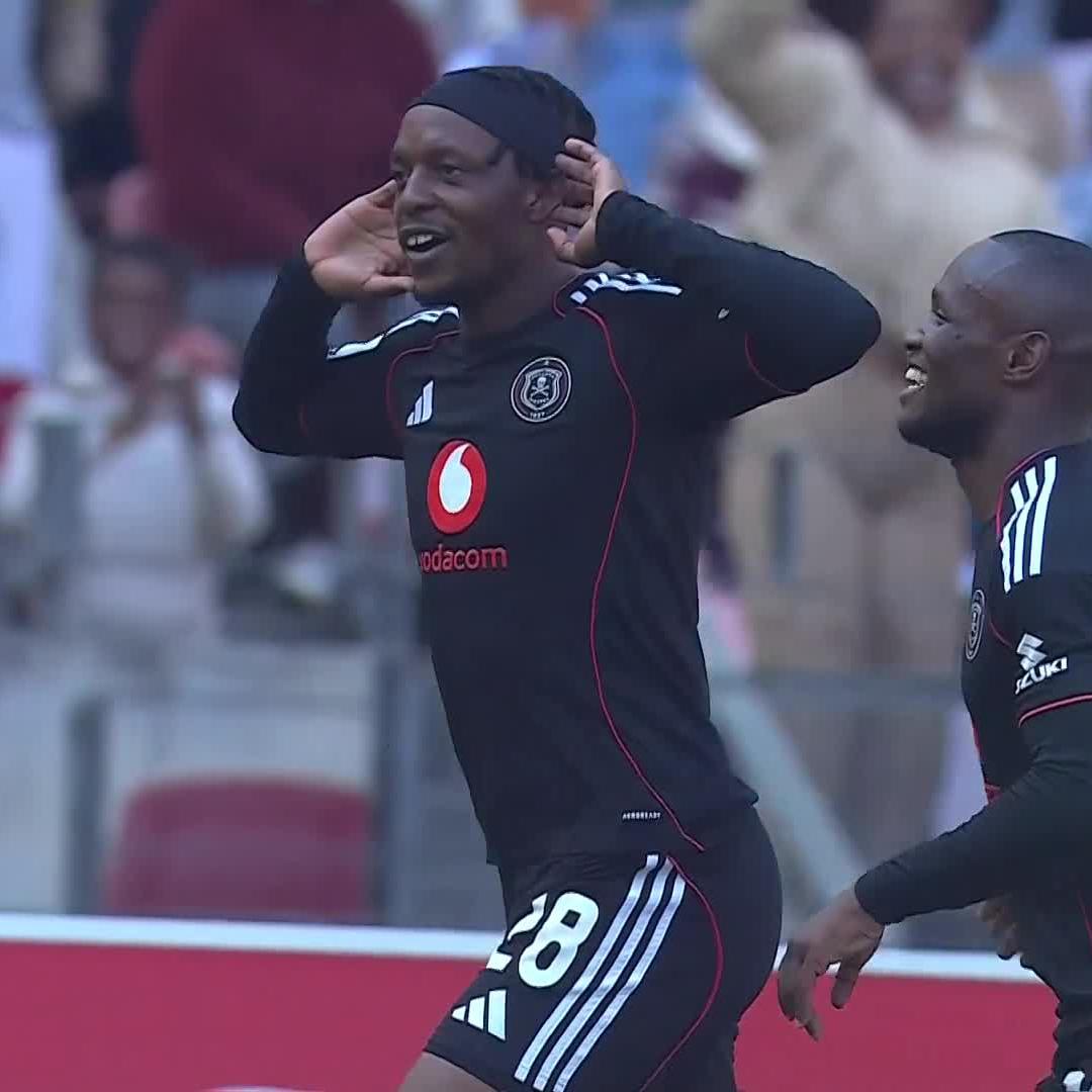 Tito doesn't need a second invitation 😏 Pirates punish Chippa's mistake to claim an early lead 👇 📺 Stream #BetwayPrem on DStv: