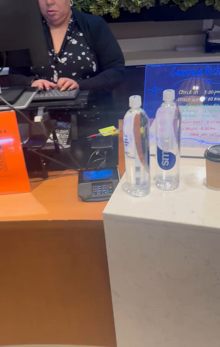 Nigerians Please come and help me. this American lifestyle is too expensive I have finally gone broke, I did too much Giveaway online now I don’t have $15 (N23,500) to buy 2 bottles of water. My Card has declined. 😭