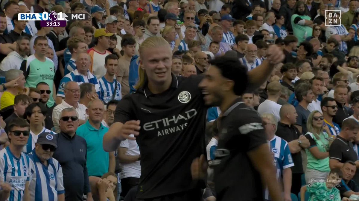 En el área manda ERLING HAALAND 🎯 #PremierLeagueDAZN ⚽ 🏴