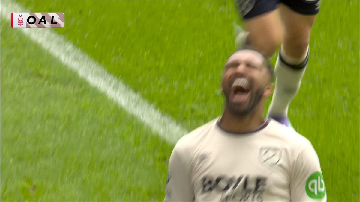 West Ham are in dreamland! Callum Wilson scores his first goal for the Hammers! ⚒️