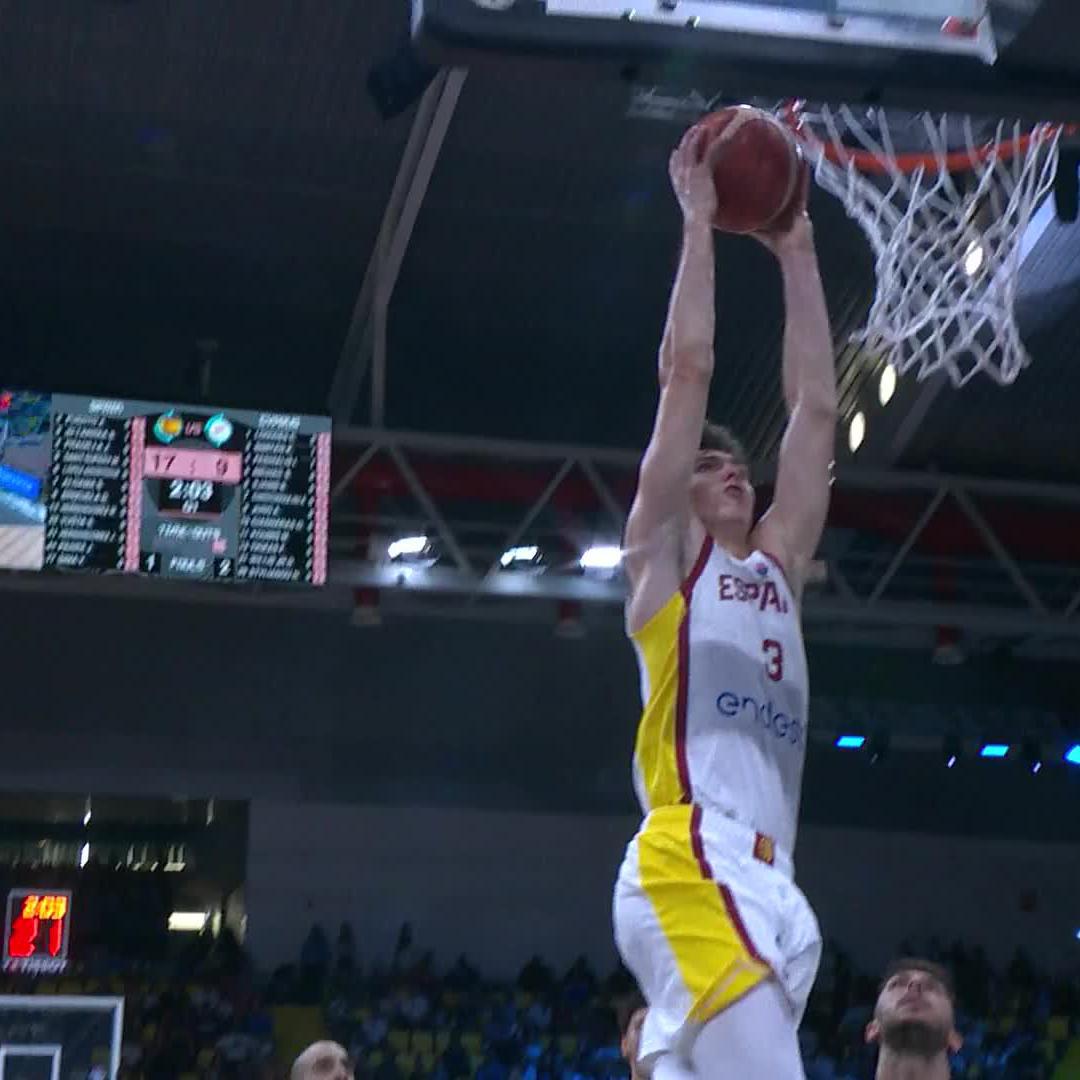 De Larrea turning on the jets! 🚀 #EuroBasket | #MakeYourMark 📺