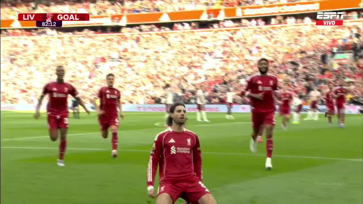 POR DIOS. SIN SENTIDO EL TIRO LIBRE DE SZOBOSZLAI CONTRA ARSENAL. WOW. 🤯🍿