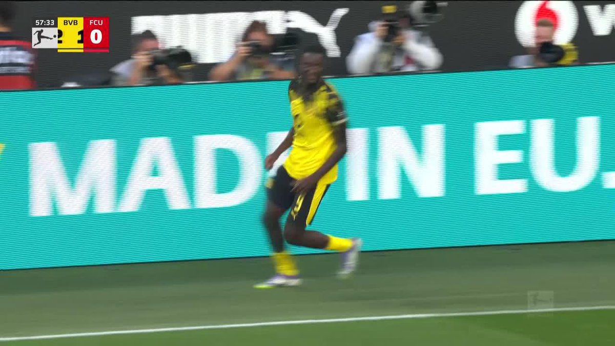 🇦🇷😮💨 El pase largo de Aaron Anselmino que comenzó a fabricar el segundo gol de Borussia Dortmund.