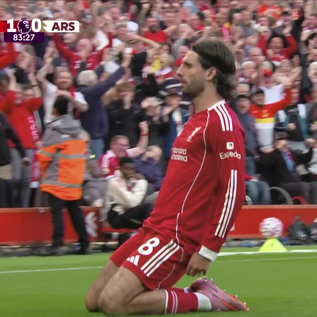 It's an incredible free-kick 🤯🤯 Dominik Szoboszlai finds the top corner at The Kop end 🎯 📺 Stream #LIVARS on DStv: #SSPremierLeague