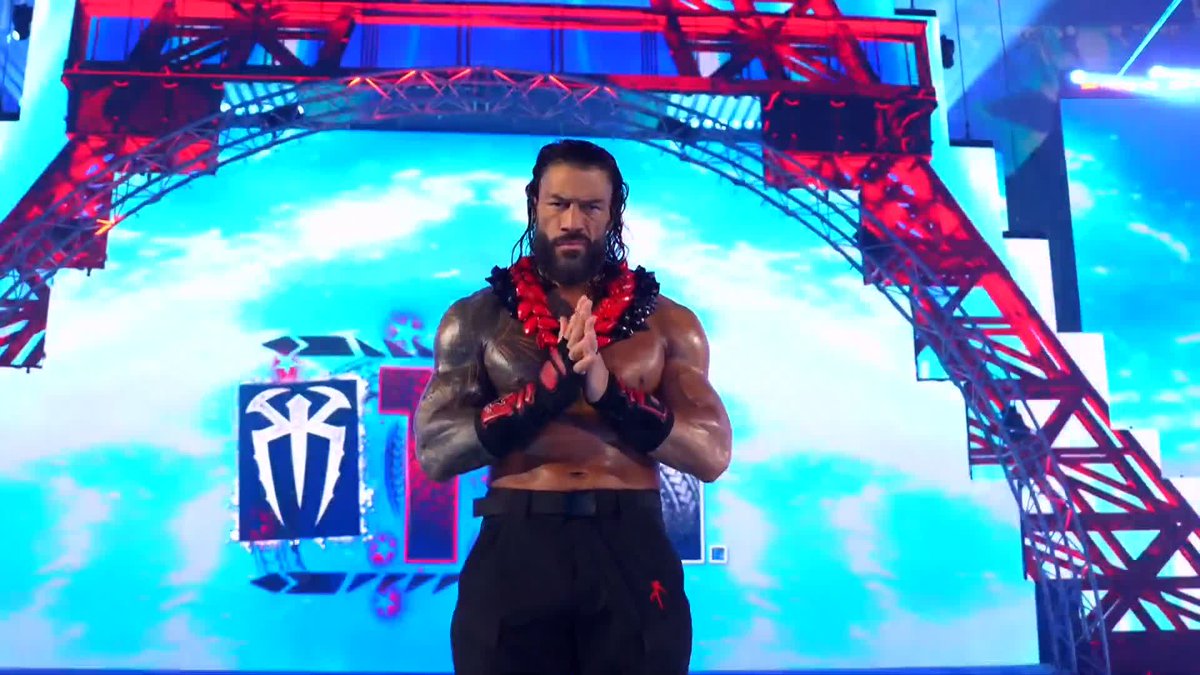 NEVER SEEN A CROWD TOSS THE ☝️ UP SO FAST! PARIS, ROMAN REIGNS HAS ARRIVED! 🇫🇷
