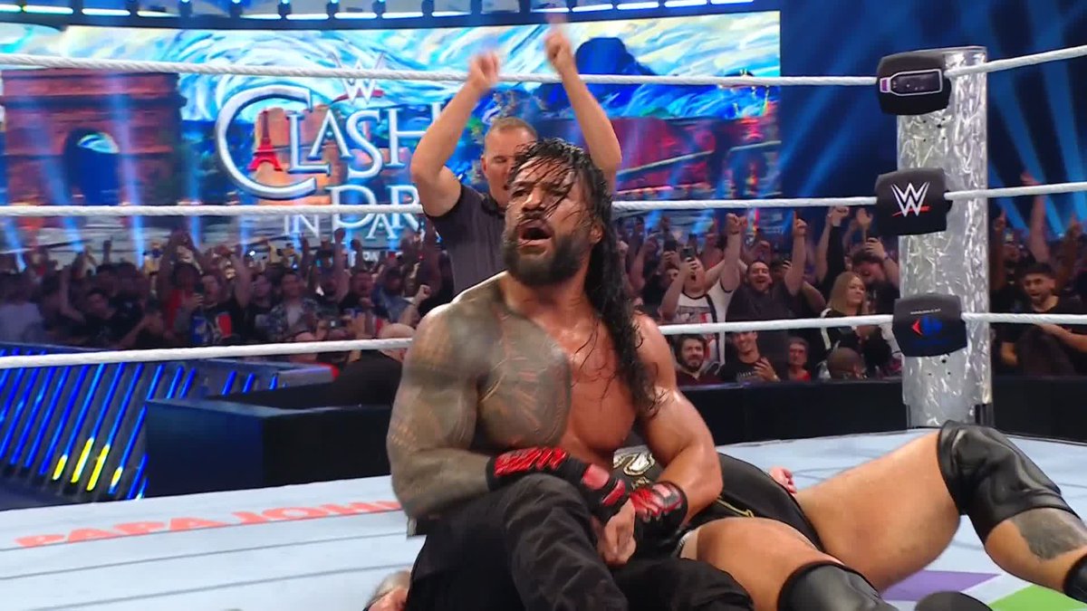 SAMOAN DROP OFF THE TOP + A MASSIVE SPEAR! ROMAN REIGNS GETS THE WIN! ☝️☝️☝️