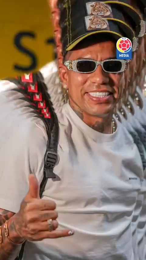 📹🎶 Moreno , dale con tu técnica que yo tengo tu táctica - Hay goles pa’ los nenes hay goles pa’ las nenas 🎶 ¡Llegó Dayro Moreno a Barranquilla! ⚽😎 #𝑳𝒂𝑺𝒆𝒍𝒆𝑵𝒐𝒔𝑼𝒏𝒆🇨🇴 #𝑳𝒖𝒄𝒉𝒂𝒎𝒐𝒔𝑱𝒖𝒏𝒕𝒐𝒔