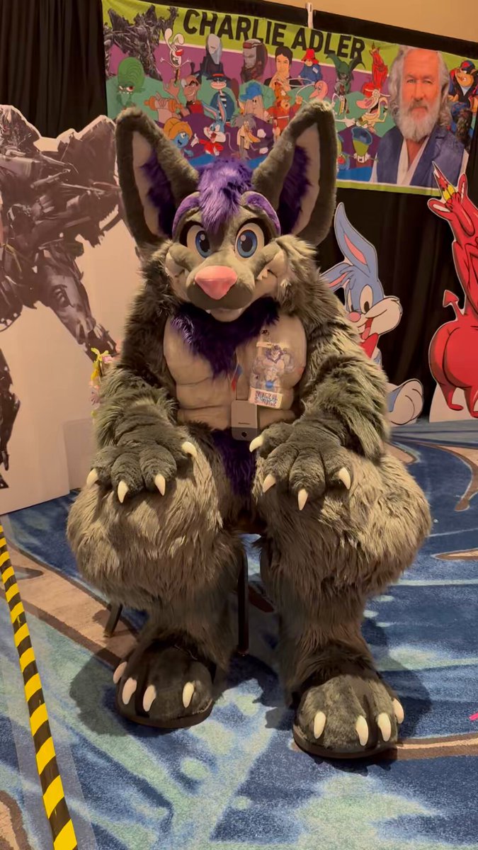 I made a dream come true at #Megaplex2025 today meeting one of my favorite voice actors, Charlie Adler! 🐺: More Fur Less 📸: Flix 🔜 AC 🩷💜💙