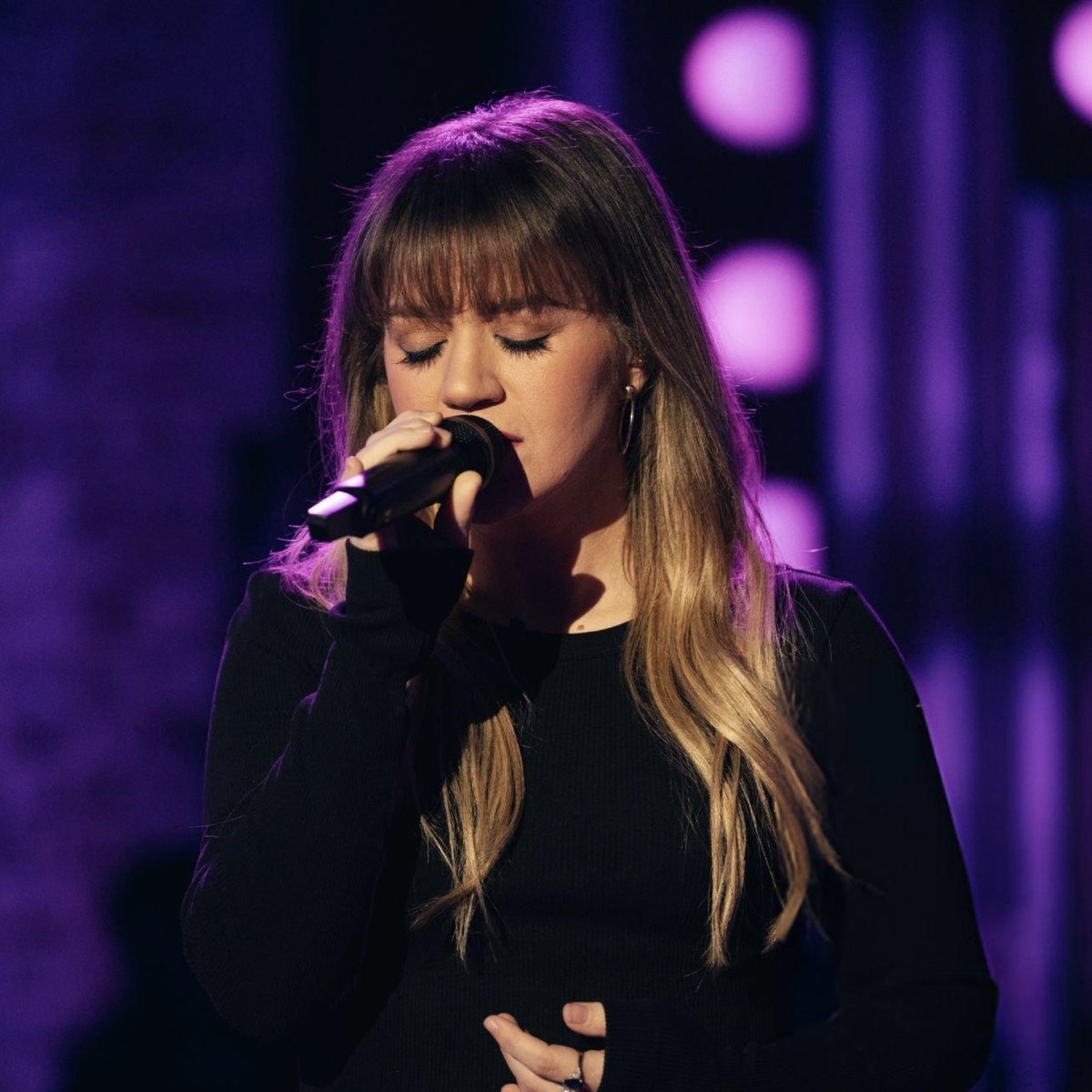 Kelly Clarkson’s version >>>> Glee’s version >>> original song