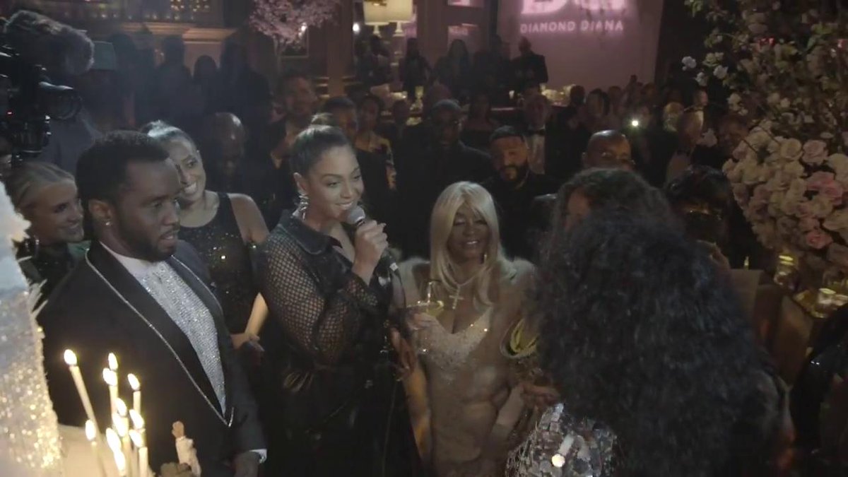 Just like when Diana Ross made Beyoncé sing Happy Birthday for her 75th Birthday Party. The OGs do NOT be caring. 🤣