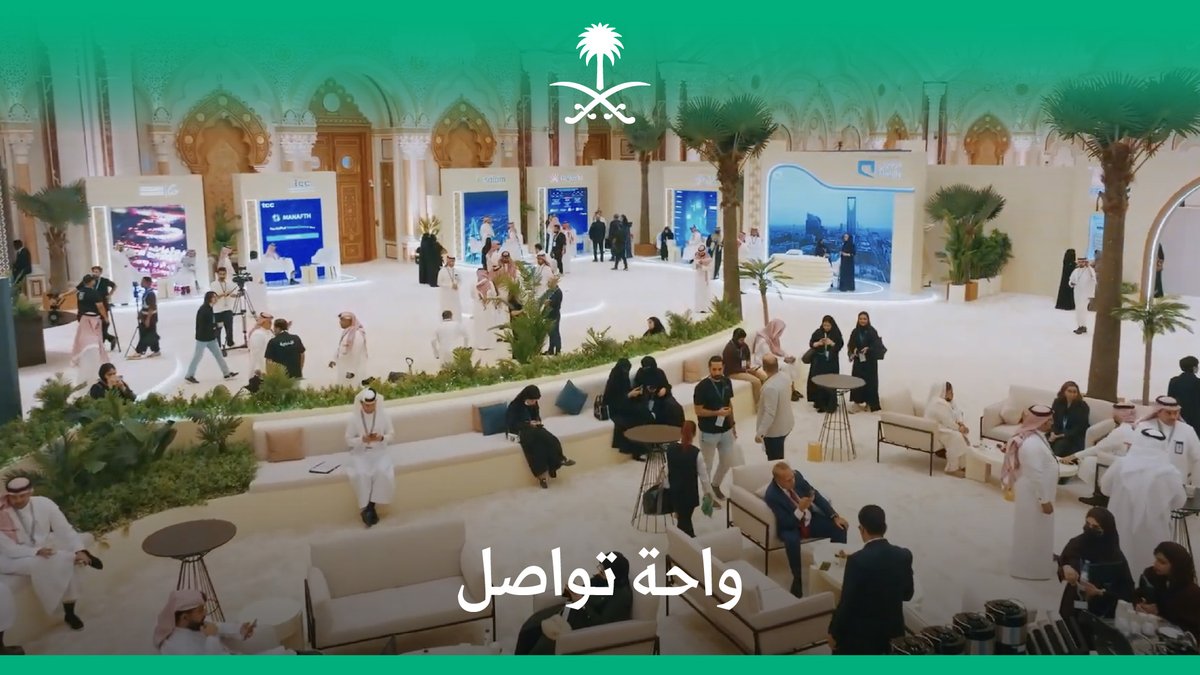 الإعلامي عبدالعزيز الموينع عن اصدقائه: كنا نحاول نلتقي بكوفي ١٠ دقايق وما قدرنا وجمعتنا #واحة_الإعلام غصب 😂❤️