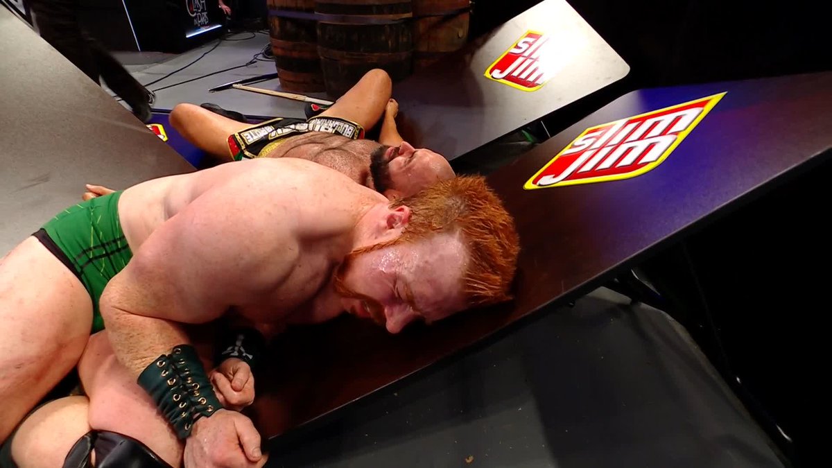 BEST. BAR FIGHT. EVER. Cheers! 🍻