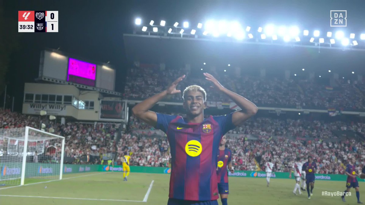 La corona de Lamine Yamal 👑 Su celebración en Vallecas #LALIGAenDAZN ⚽