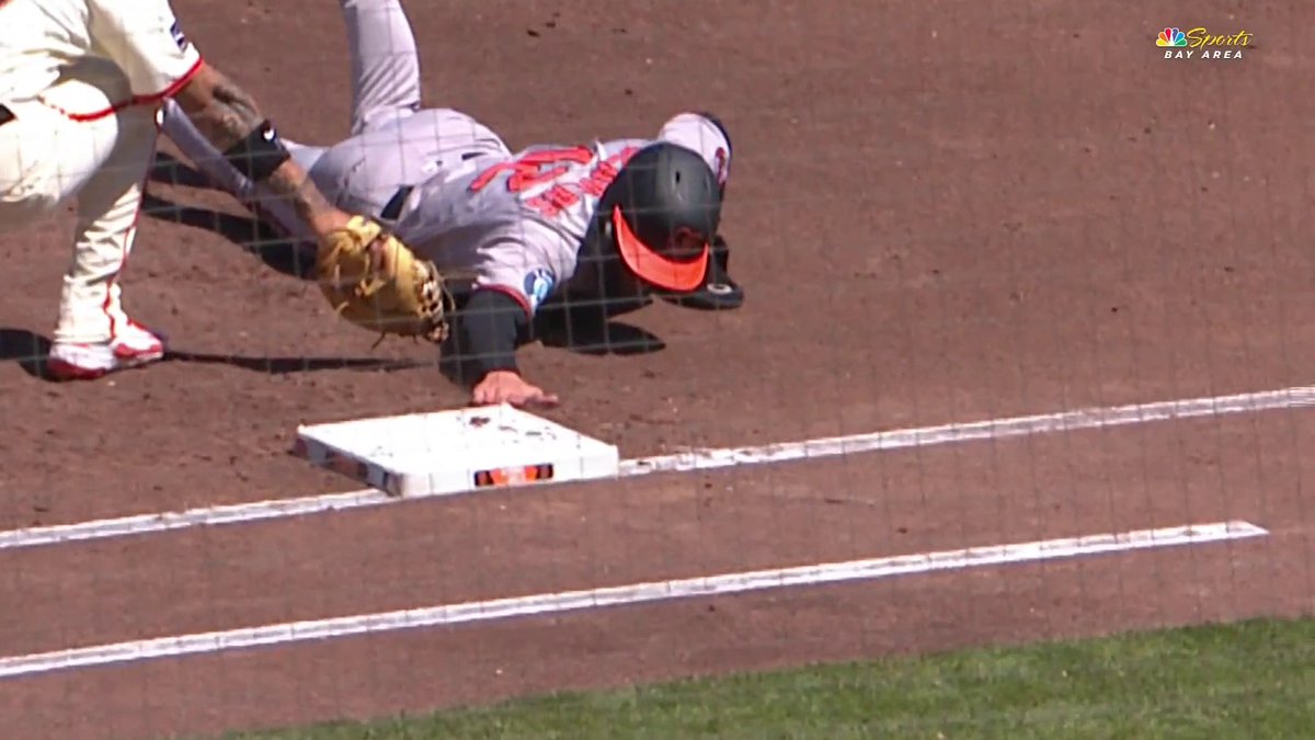 Safe or out? 🤔 After review, the Giants lost their challenge on this play ⬇️