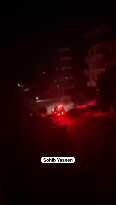 🔴 İsrail güçleri, Gazze Şehri’nin batısındaki Kuzey Şati Mülteci Kampı’nda bir evi bombaladı.